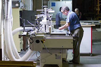 Производство мебели из массива на фабрике Грин лайн.