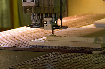 Деревообрабатывающие станки мебельной фабрики Грин Лайн по производству мебели из массива.