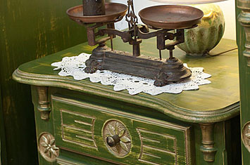 Мебель из массива сосны, из коллекции ЛЕТО. Фрагмент тумбы с выдвижными ящиками. Мебельная фабрика Грин Лайн.